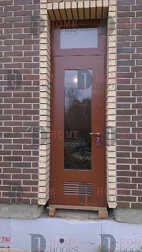 Дверь со стеклом для котельной